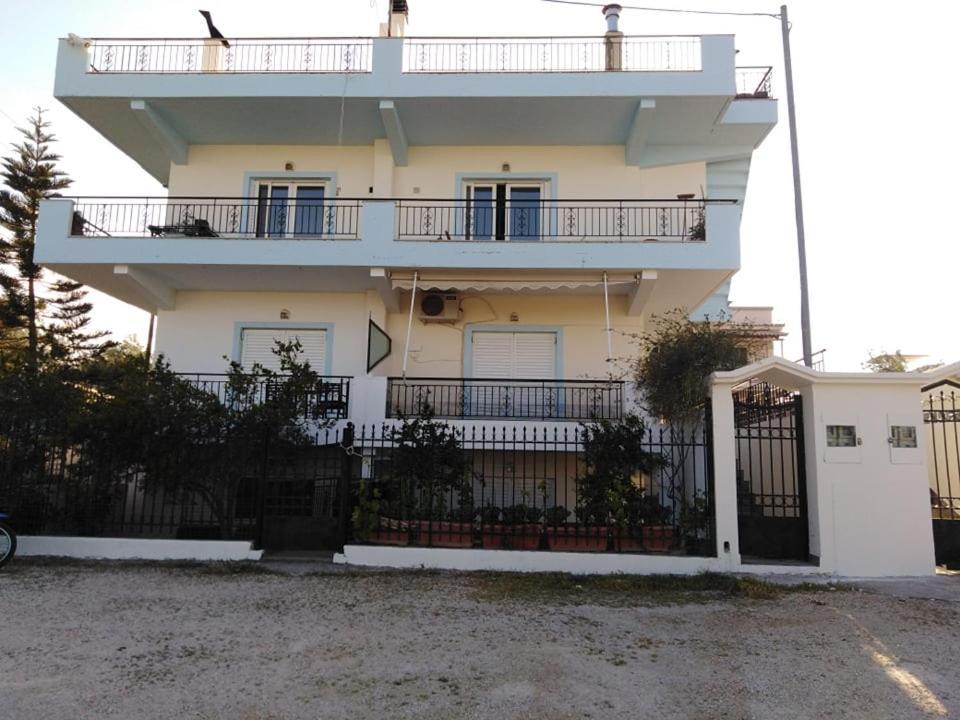 Alexadra'S House Κάτω Αλμυρή Leilighet Eksteriør bilde